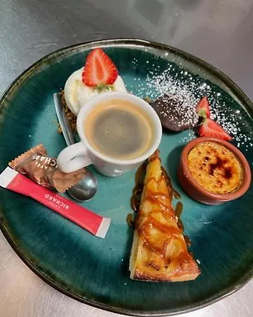 2 Pieces Au Relais Normand 3*